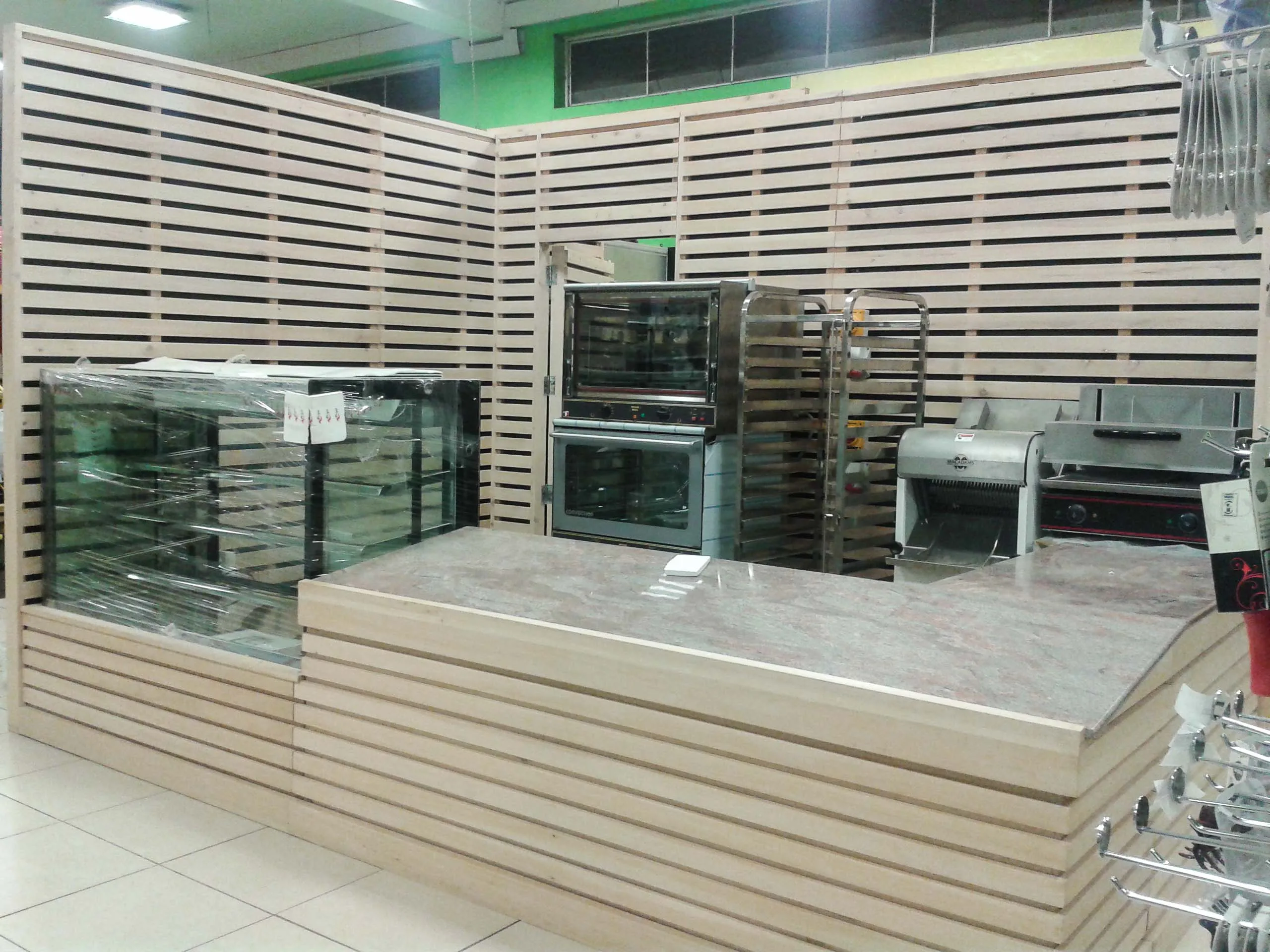 DELI FRONTS BAKERY